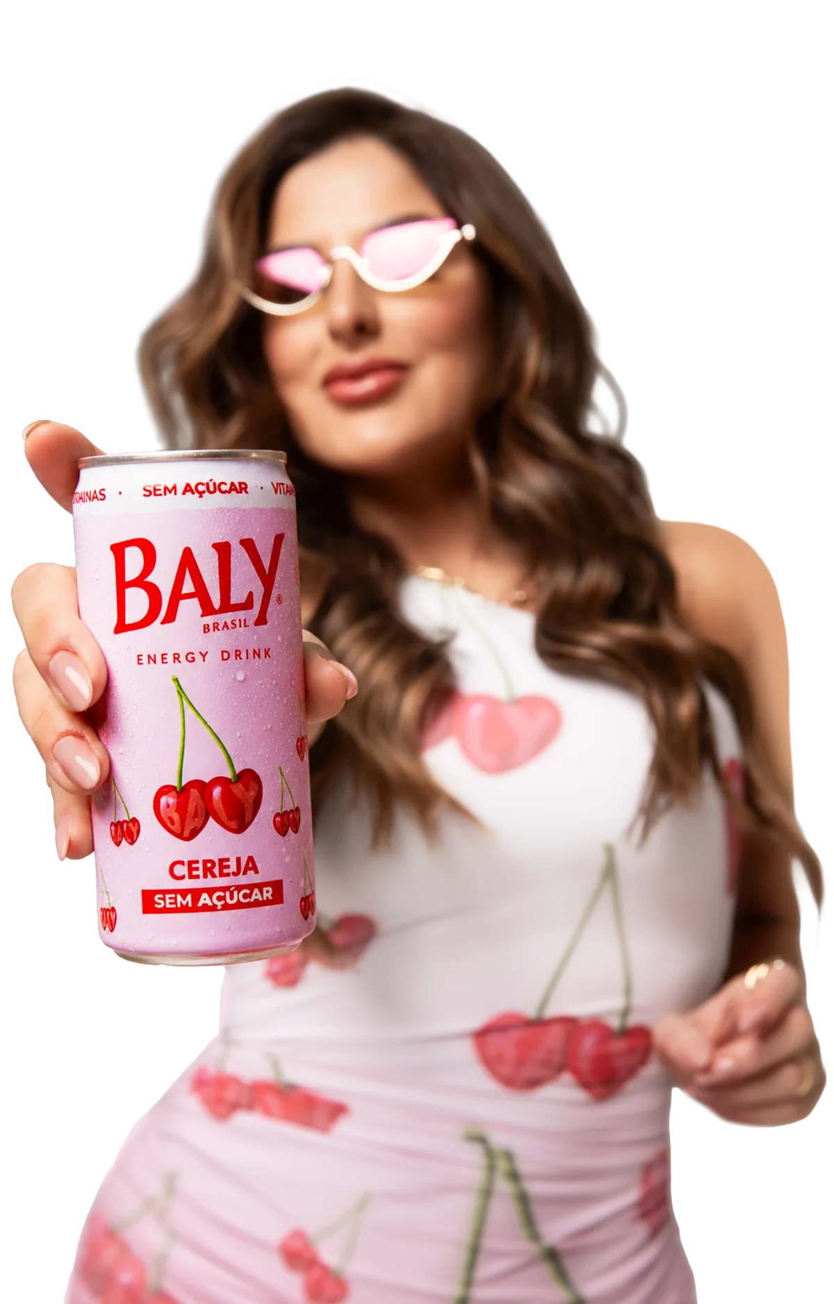 Mulher Baly segurando lata